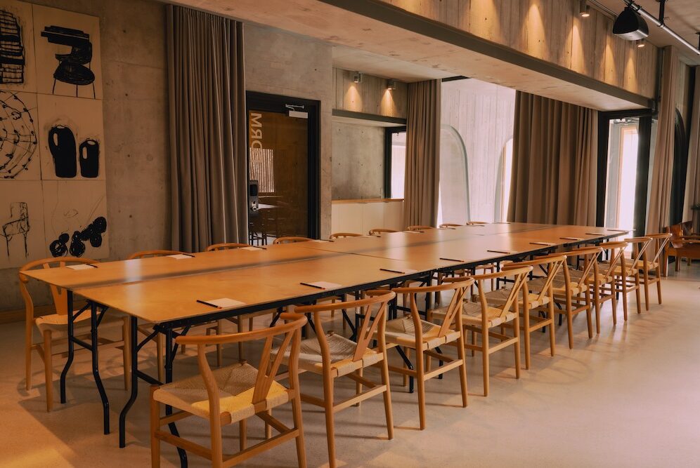 Form - Meeting space with a double boardroom